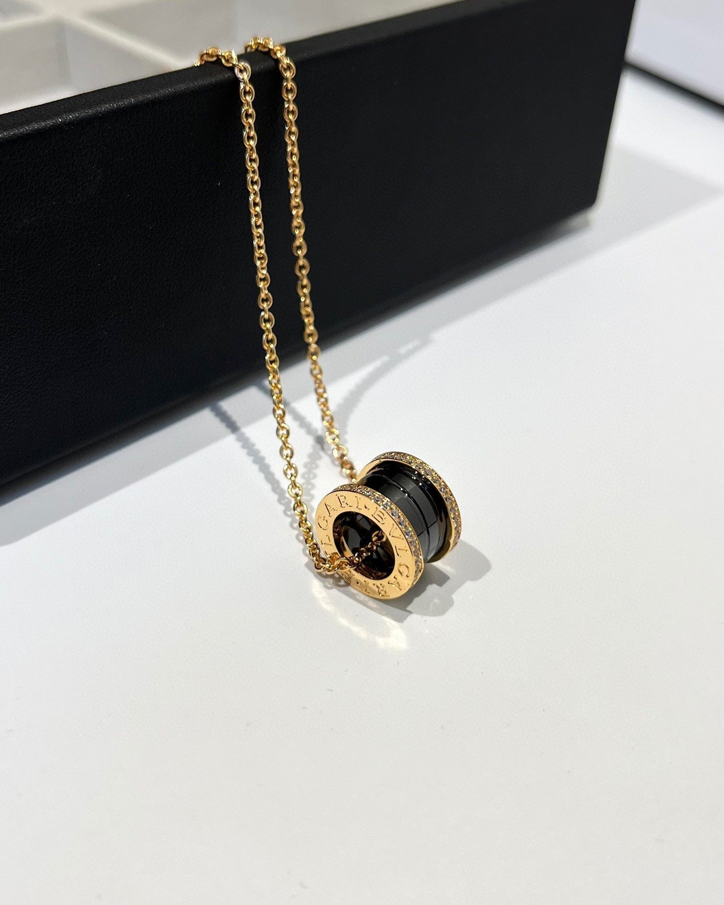 [LumiVibe]ZERO 1 BLACK CERAMIC DIAMOND PINK GOLD NECKLACE